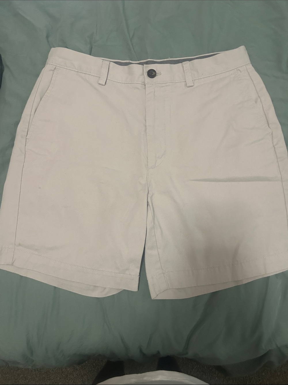 Amazon Essentials Men's Flat Front Shorts - White